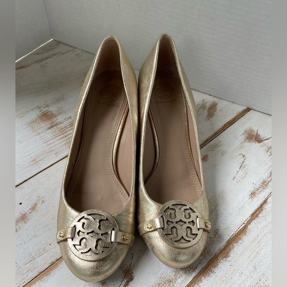 TORY BURCH Gold Metallic Leather Wedges Mini Miller heels Women's Sz 8.5 EUC - Picture 14 of 15